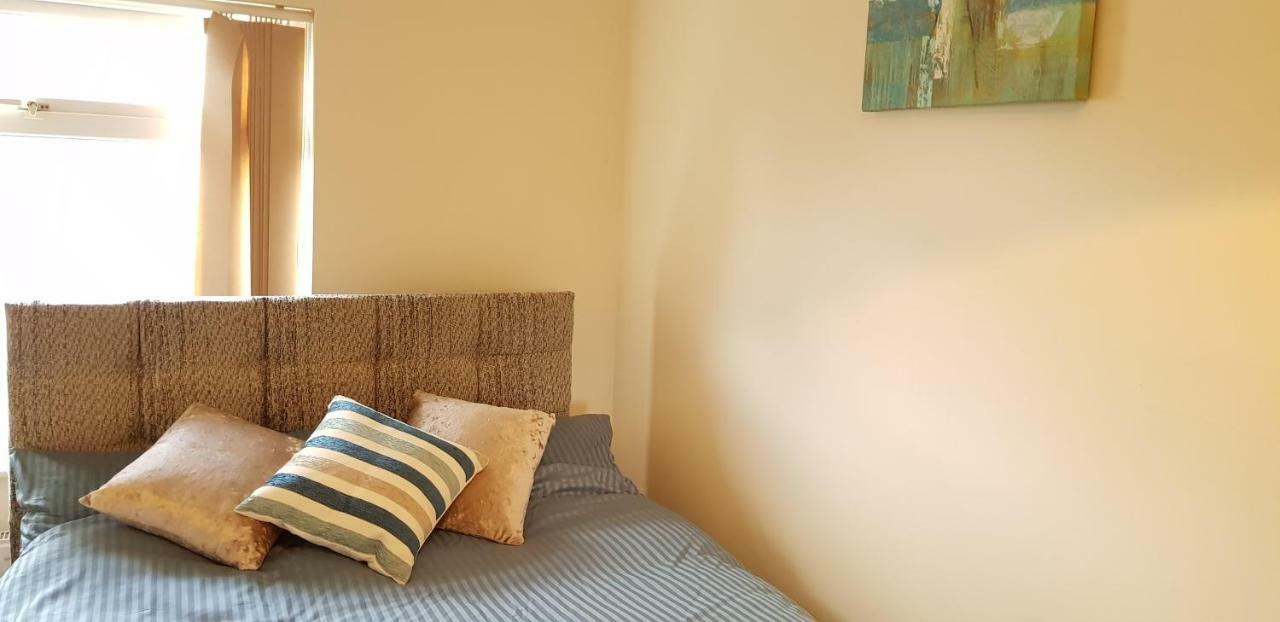 Fearnhead House Villa วอร์ริงตัน ภายนอก รูปภาพ