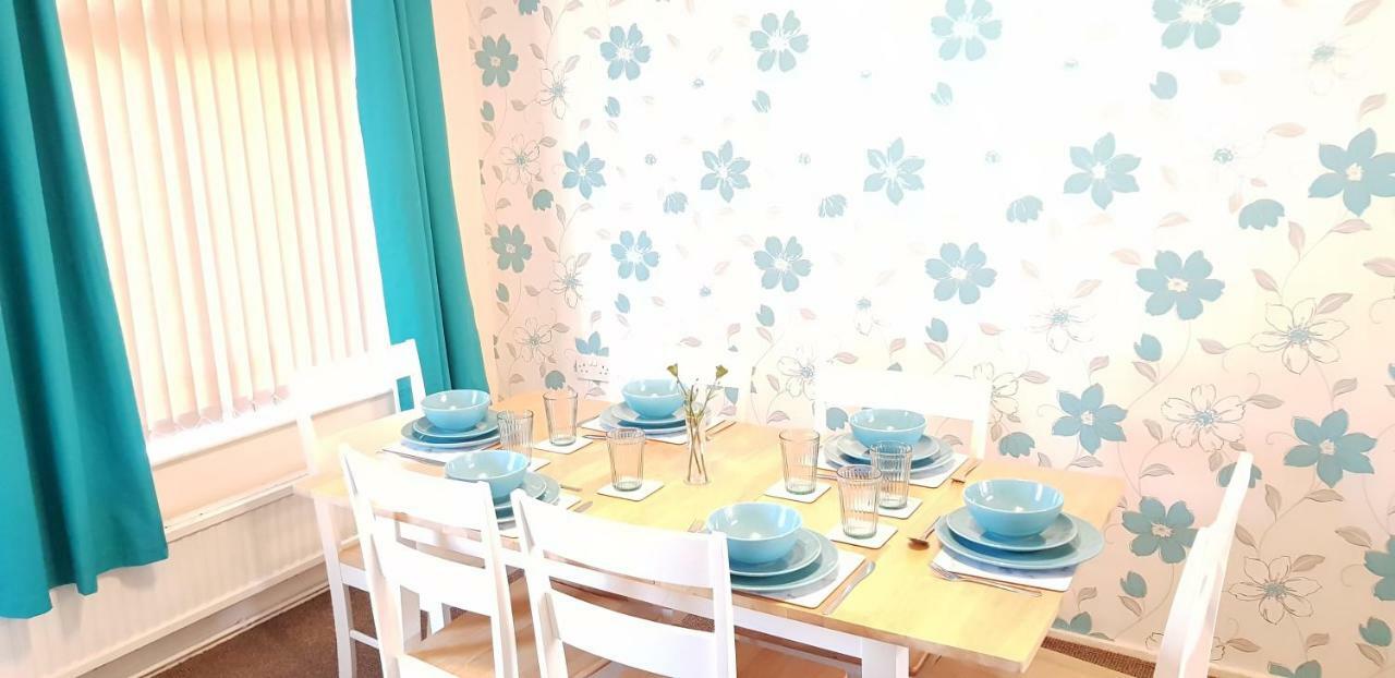 Fearnhead House Villa วอร์ริงตัน ภายนอก รูปภาพ