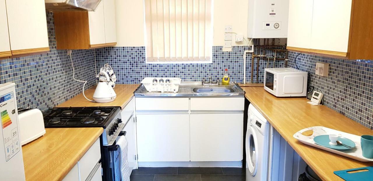 Fearnhead House Villa วอร์ริงตัน ภายนอก รูปภาพ