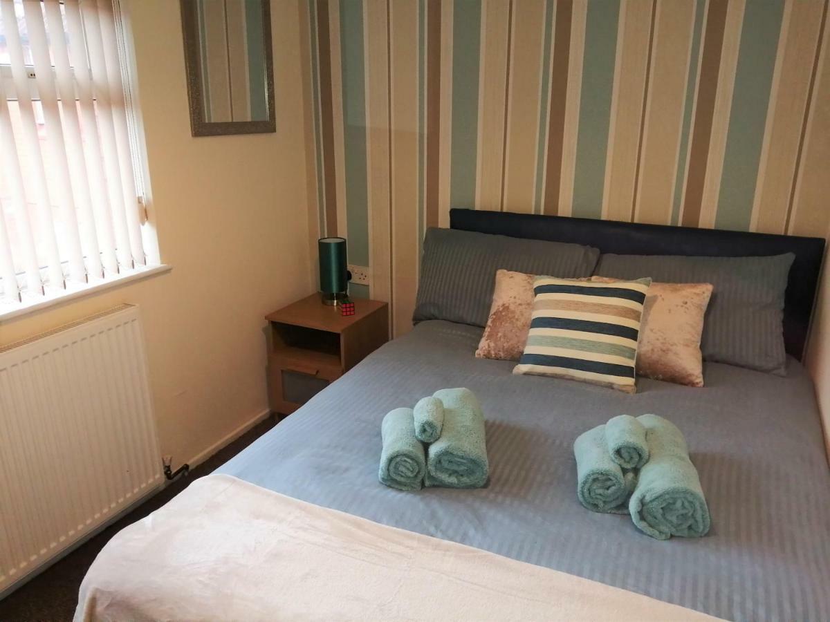 Fearnhead House Villa วอร์ริงตัน ภายนอก รูปภาพ