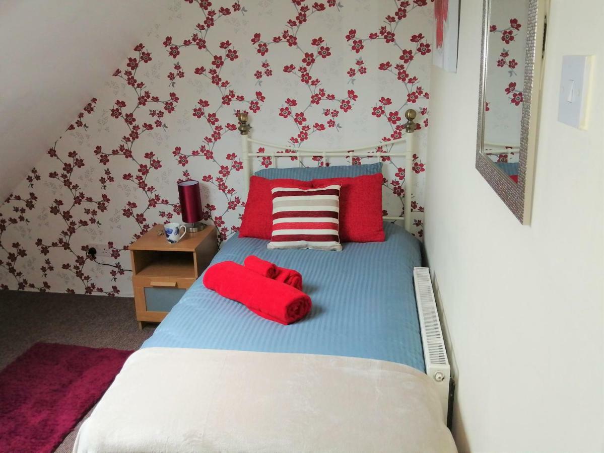 Fearnhead House Villa วอร์ริงตัน ภายนอก รูปภาพ