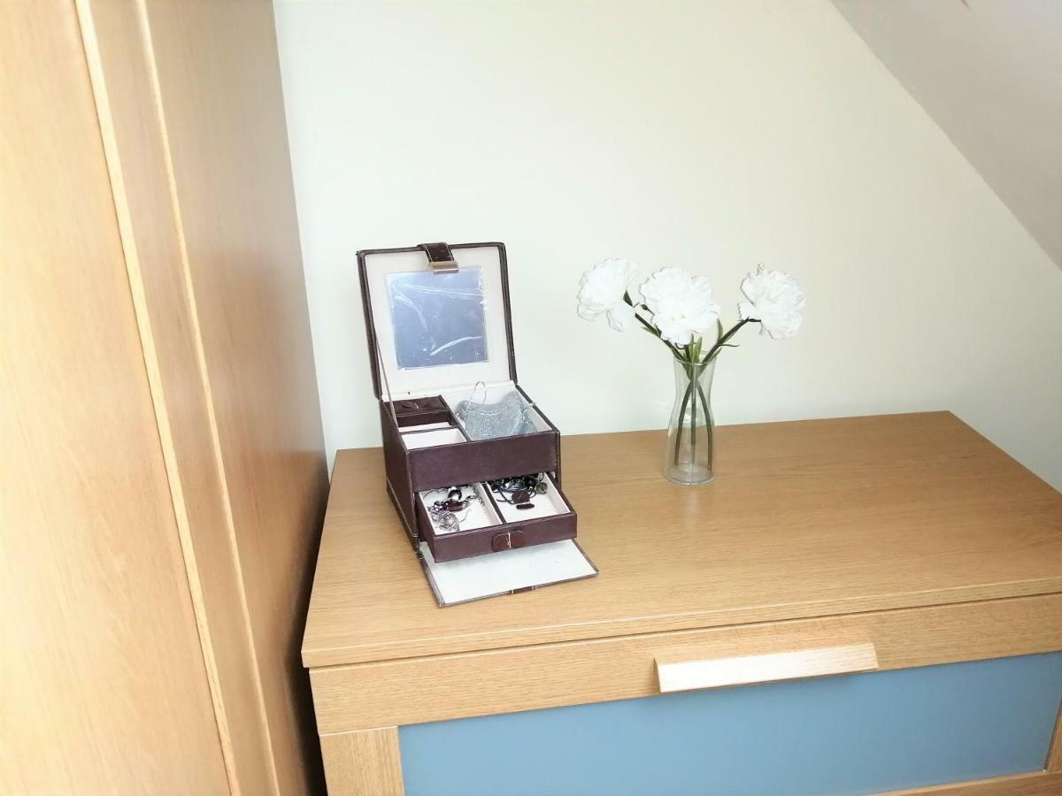 Fearnhead House Villa วอร์ริงตัน ภายนอก รูปภาพ